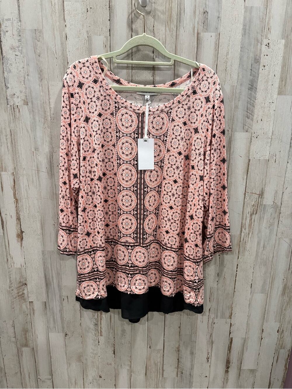 New ROSE + OLIVE‎ 1X Pink Boho Medallion Print Tunic Top Stretch Flowy